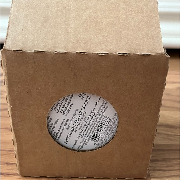 Bath and Body Works Peppermint Sugar Cookie 3-Wick Candle - Picture 5 of 5